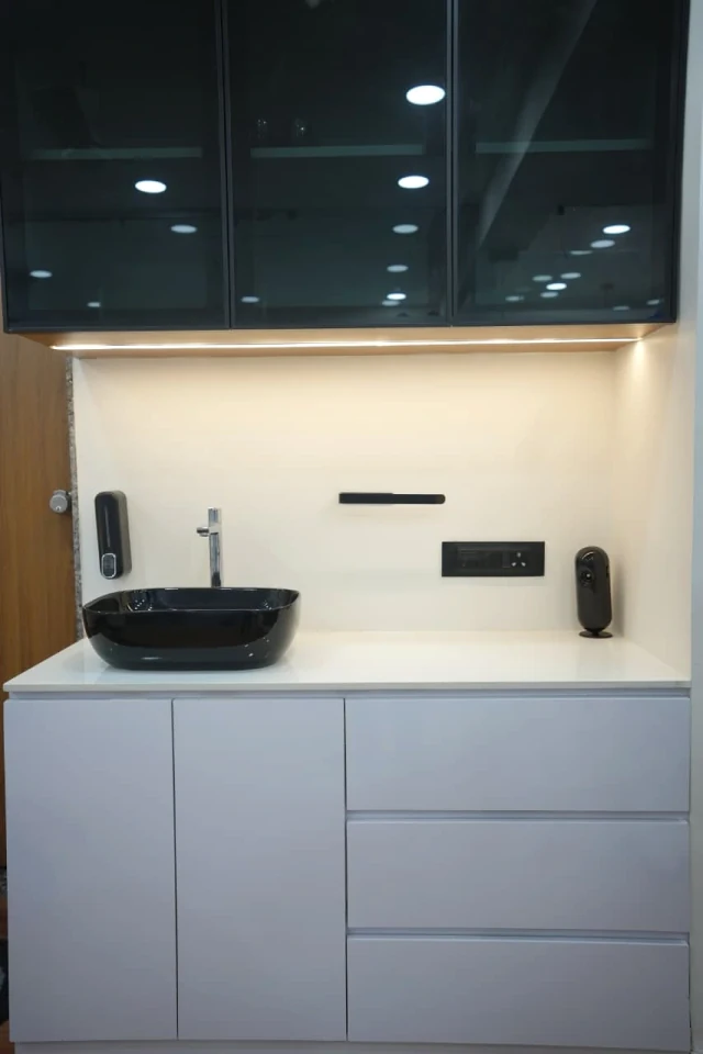 Clinic washbasin, faucet and cabinetry in the treatment area